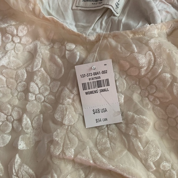 Abercrombie and Fitch crop top, Small, NWT - Picture 2 of 2